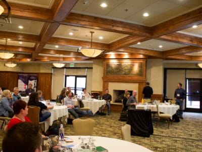 AgencyCon-at-tables-scaled